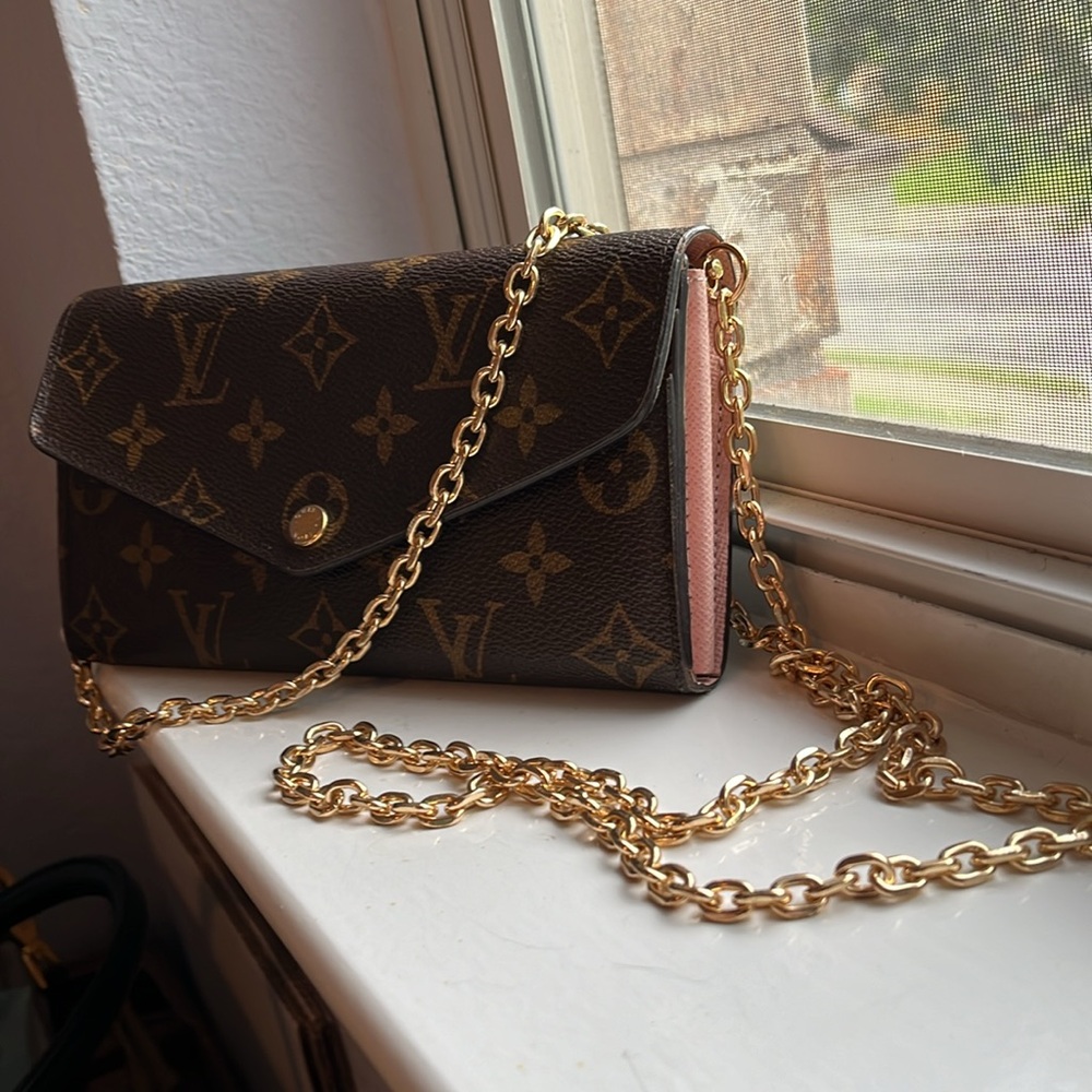 Next to new Louis Vuitton Sara Wallet conversion= Félicie Pochette